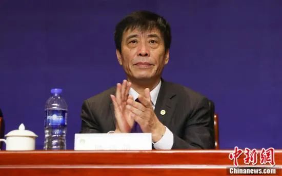 施天齐点点头，这才记起，今日是宋老爷子的大寿。